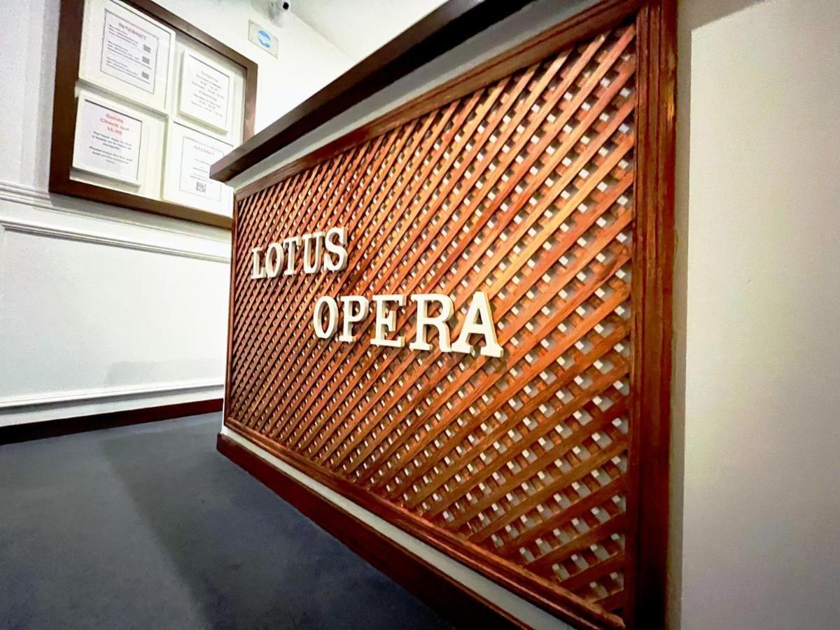 Lotus Opera House Hotel Мадрид Екстериор снимка