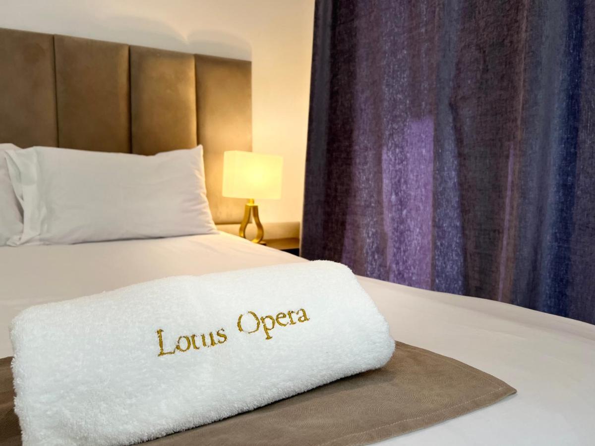 Lotus Opera House Hotel Мадрид Екстериор снимка